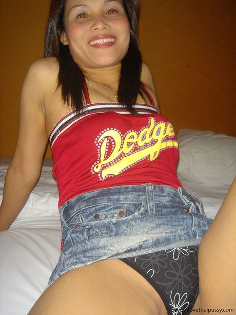 Walking Street freestyle girl sucks and fucked bareback