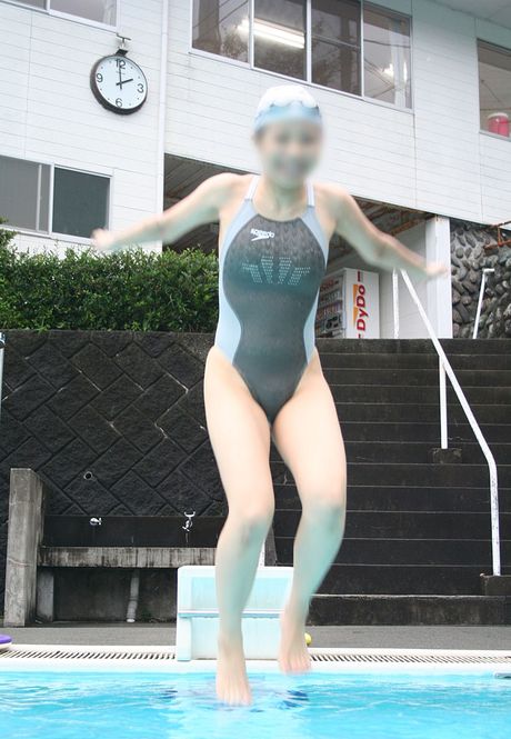 Asian amateur girl strips and plays with her pussy in the bathtub