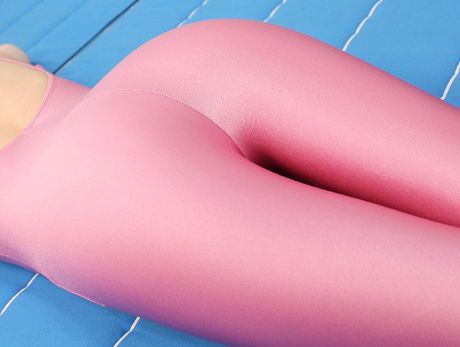 Asian amateur girl with small tits and a hot booty strips and reveals her naked form