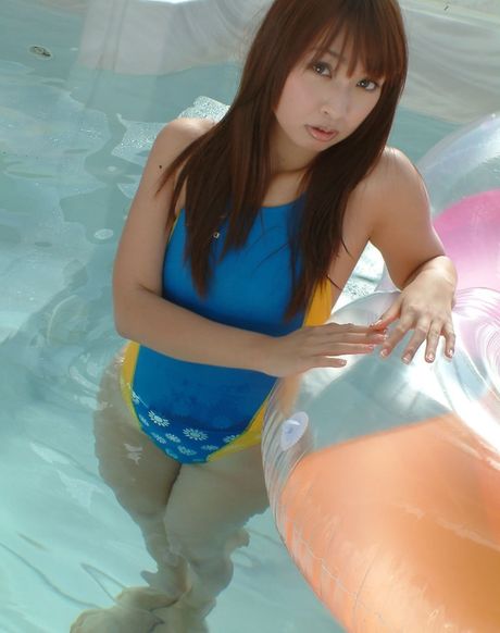 Asian amateur girl strips and shows her big boobs and pussy in the pool