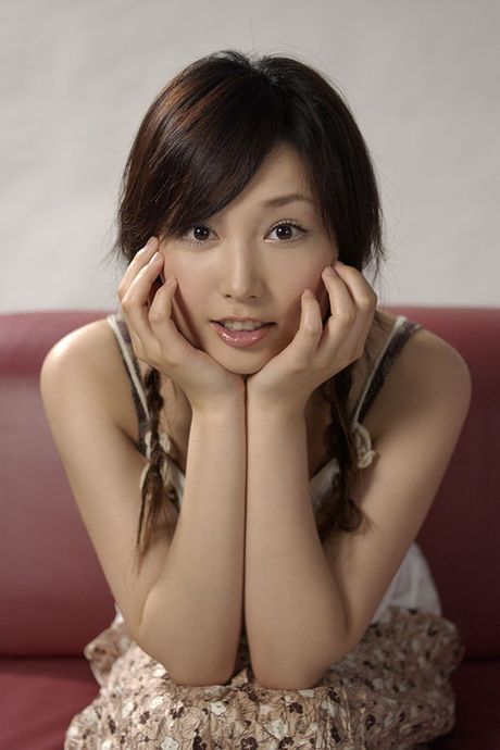 Beautiful young asian lingerie super idols loves modeling