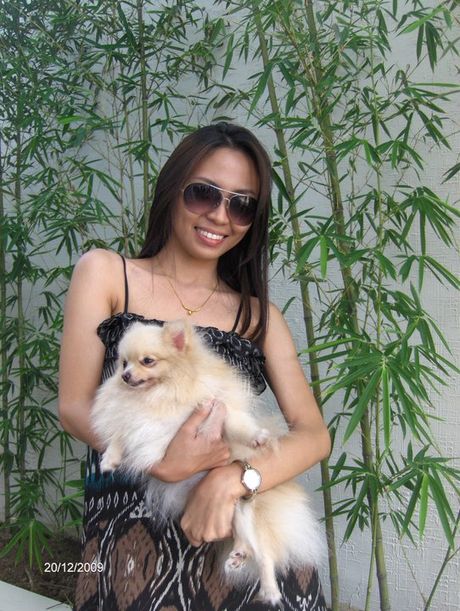 Filipina girlfriend looks very fashionable and outgoing