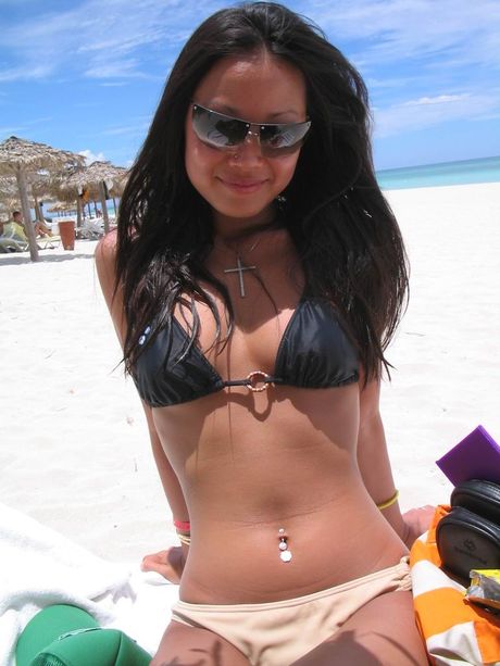 Super gorgeous Asian girl having fun in the beach