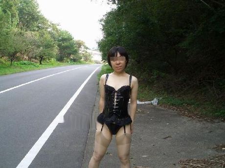 Asian teenage amateur strips and shows her hot booty and tits in a public place