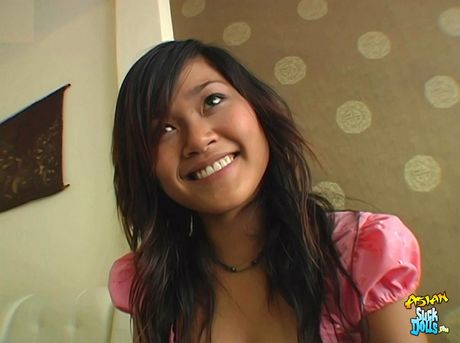 Cute girlfriend gets a huge facial after fucking