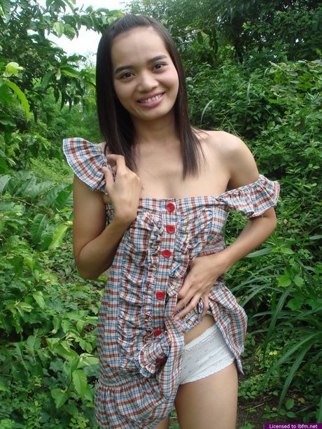 Skinny Japanese babe strips off and unveils her tiny tits and ass