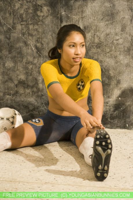 Amateur Asian girl Emiko strips and shows her perfect tits and ass