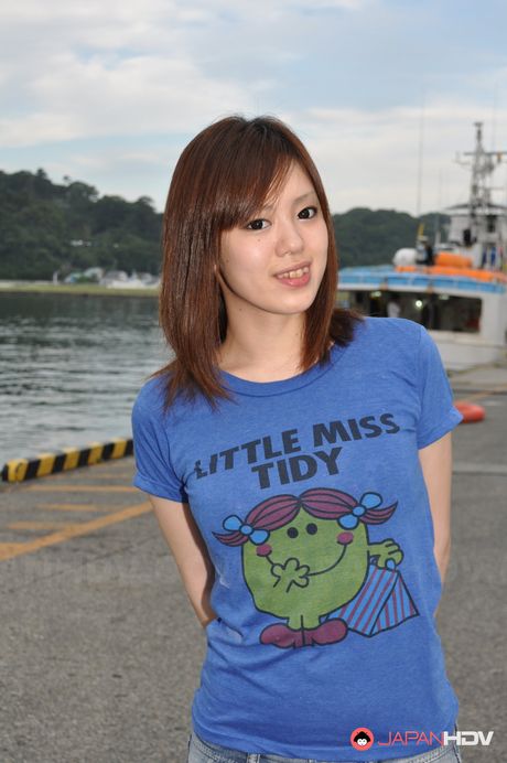 Beautiful Japanese porn star Hinata Serina showing off outdoors