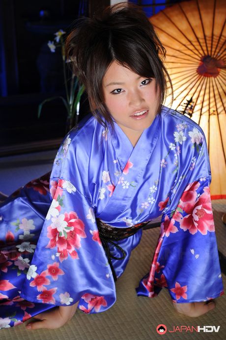 Great looking Japanese girl Nene Nagasawa in a amazing blue kimono