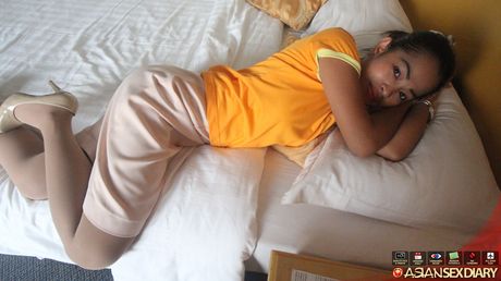 Skinny Asian teen Airlady gets her pussy licked and dicked