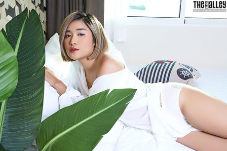 Asian teen Apple shows her tiny tits and spreads her hairy pussy