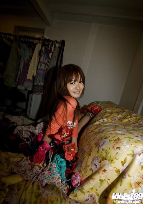 Sexy japanese hottie Rina in erotic gallery